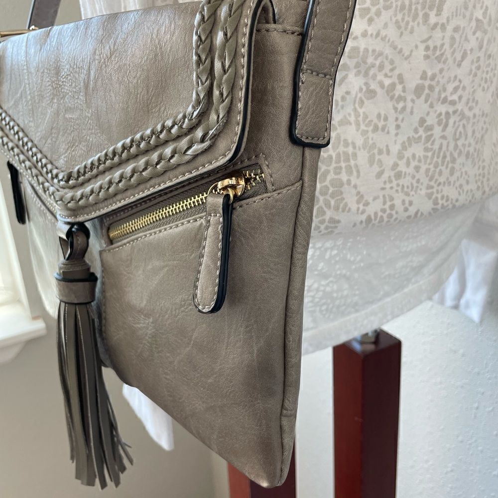 Faux Gray Leather Crossbody Purse EUC - Picture 4 of 10